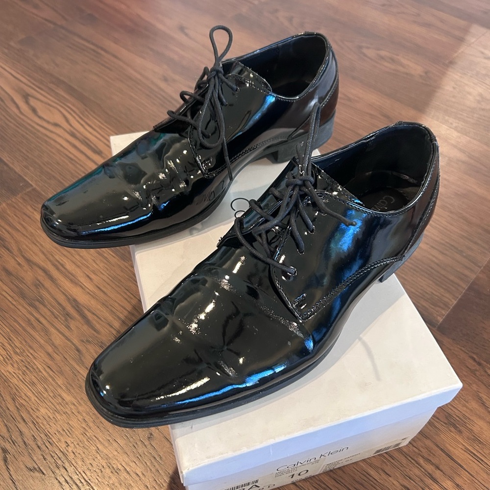 Calvin Klein Men's Glossy Black Oxfords